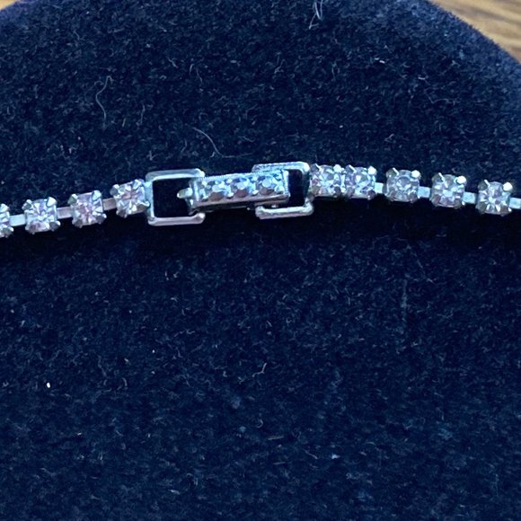 Vintage Full Rhinestone Necklace with large teardrop Pendant 15 inch length - Picture 4 of 4